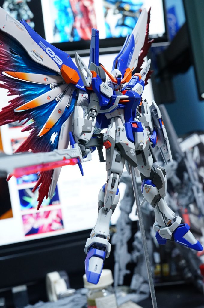 仕上げ前にポーズ取らせて遊んでましたw
アロンダイトのエフェクトは無塗装ですが綺麗なピンクでそのままでも映えますね!