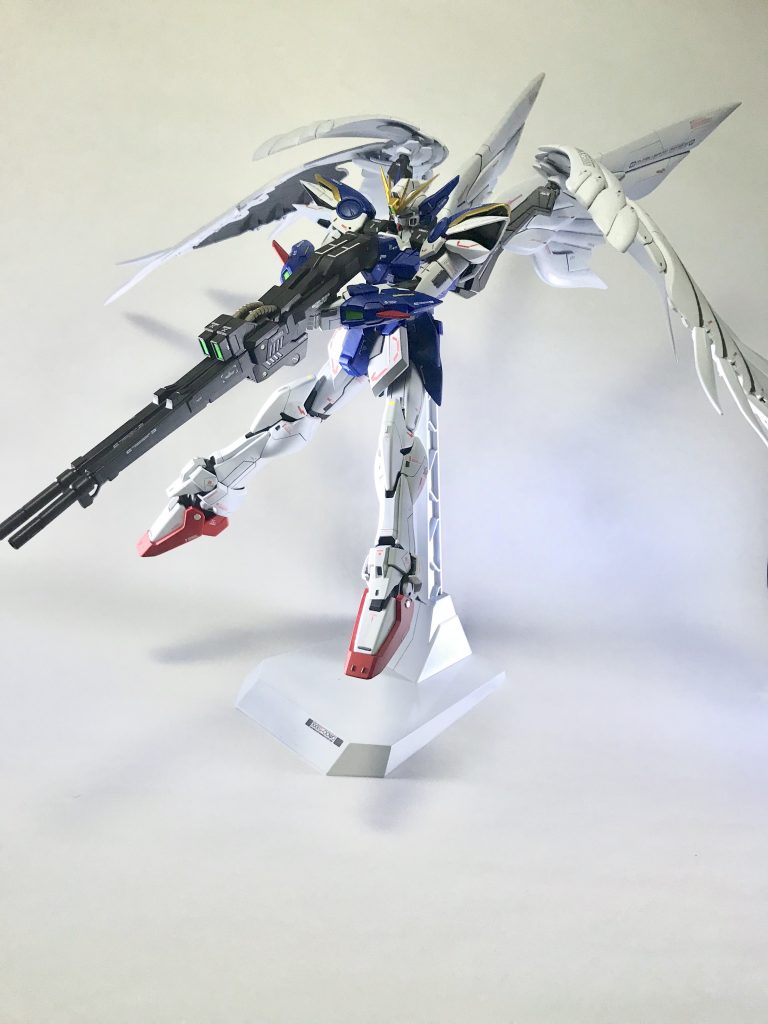 このシーンのEW版ウイングゼロが最も輝いてたシーンですね。シェルターシールドの下りもとても良かったです( ˙꒳˙ )3発でケリを付ける所とか自壊しながらも終わらせるために戦う姿勢とかいいですよね~やっぱボロボロになりながら戦うロボットはロマンですね(^ー^* )フフ♪