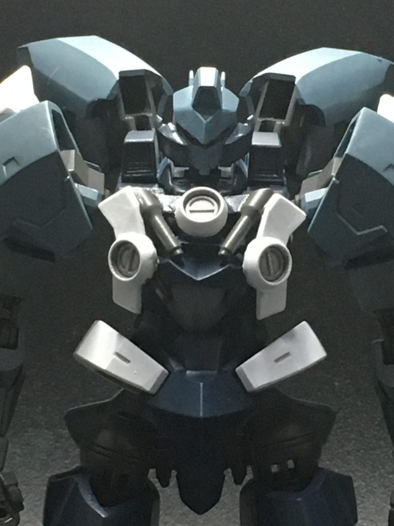 胸はベースはレッドウォーリアーで
漏影のパーツを上手く配置し
MGフリーダムの足首のパーツでそれらしくしました