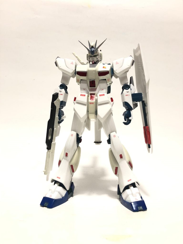 まえ

一応フル装備。
このキットフィンファンネル無しの方です。
確かフィンファンネル有りのνガンダムは映画公開後に発売されたかと。(多分フィンファンネルのネタバレ防止の為)

間違ってたらすいません。