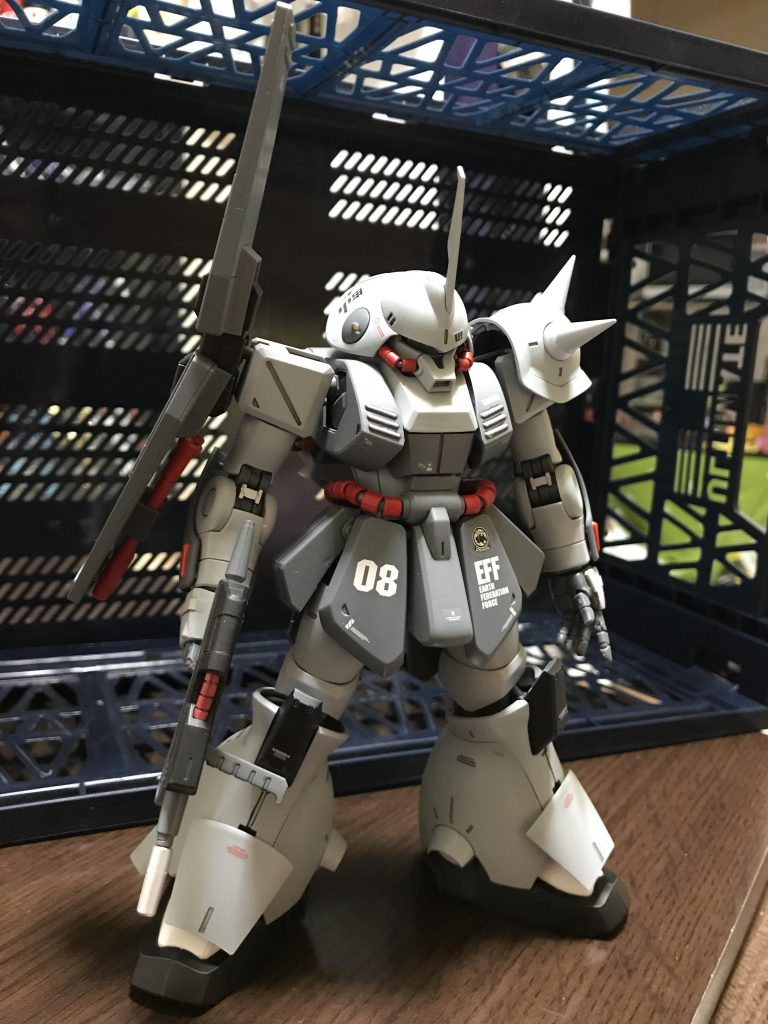 明灰白色とグレイバイオレットで塗装してます。