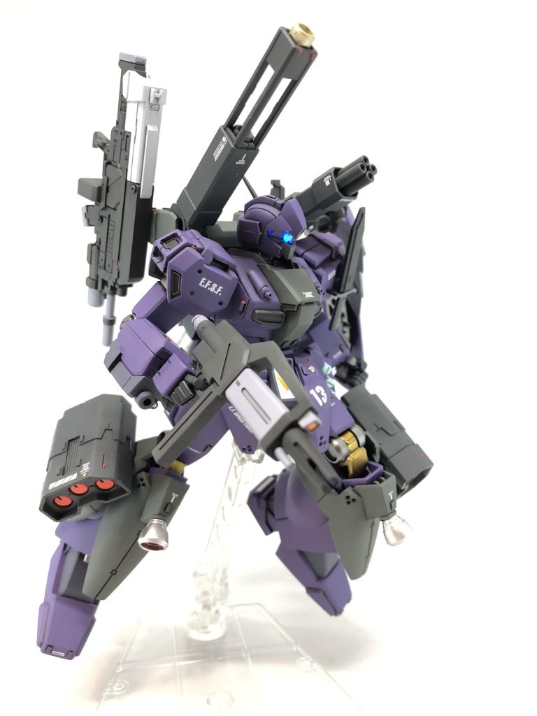 ・ビームライフル(ジェガン用)
一般的なジェガン用のビームライフル。安定した出力、中距離におけるアドバンテージの高さから採用。取り回しの良さが一番のメリット。