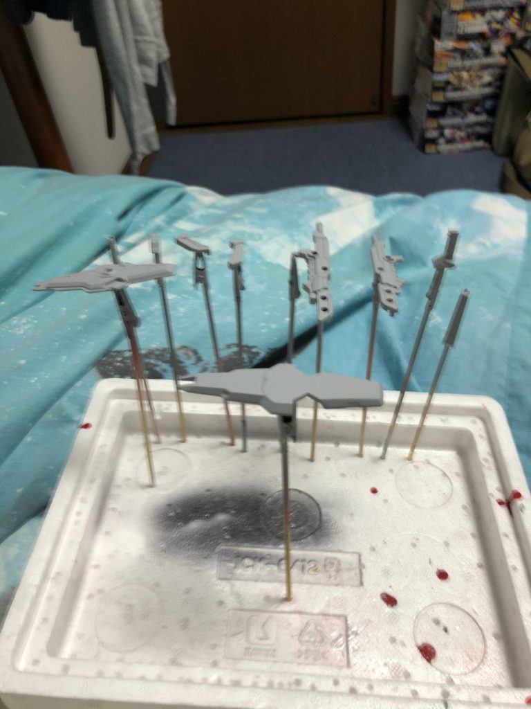 シールドにはGｰアルケインのものをそのまま使用。サフ塗りした後に塗装。
ジムスナイパーのシールド接続用パーツにそのまま接続した。