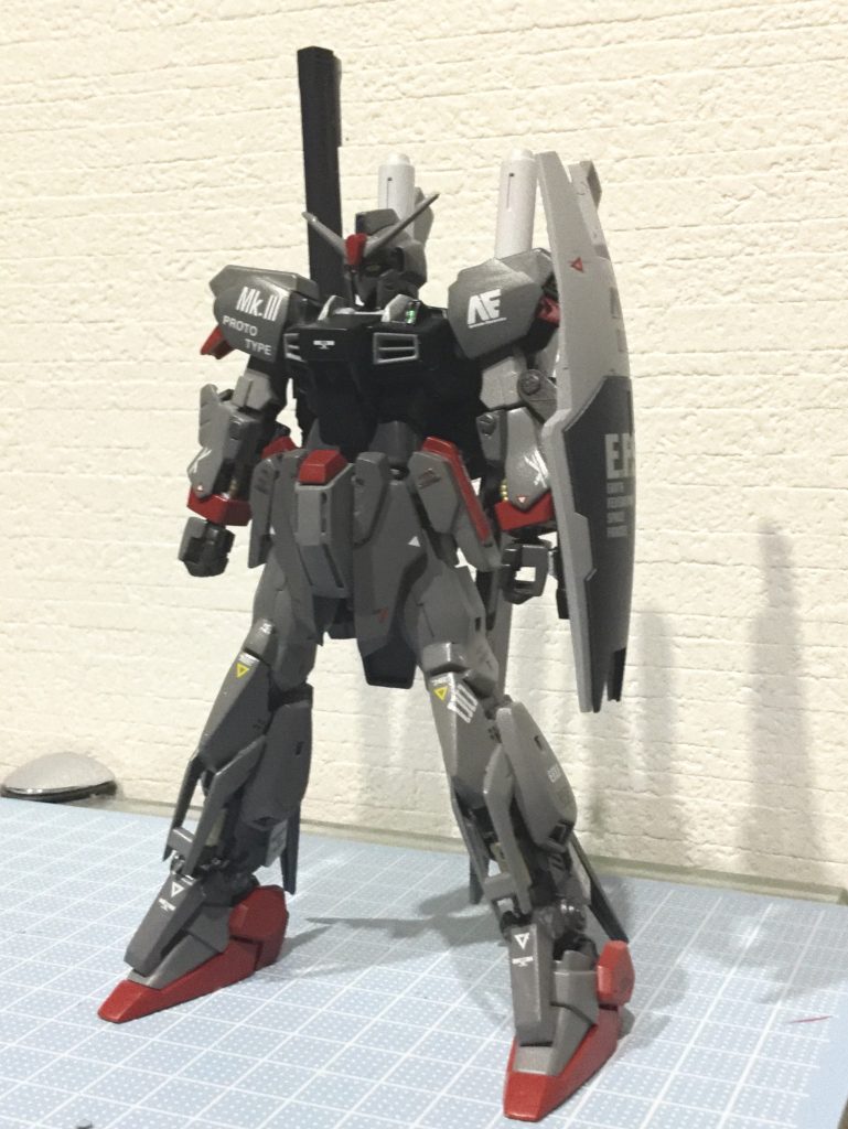 フロント
全体的にzガンダムより百式の派出機を意識して製作しました。