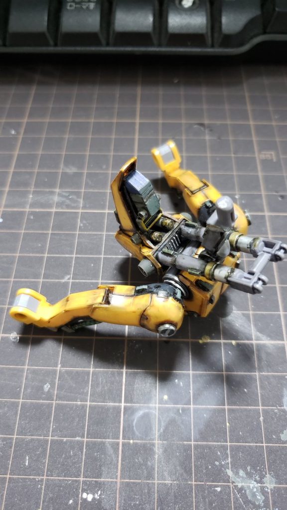 腰部パーツのディテール作り込み。完成後は見えない所だが、..（以下省略）