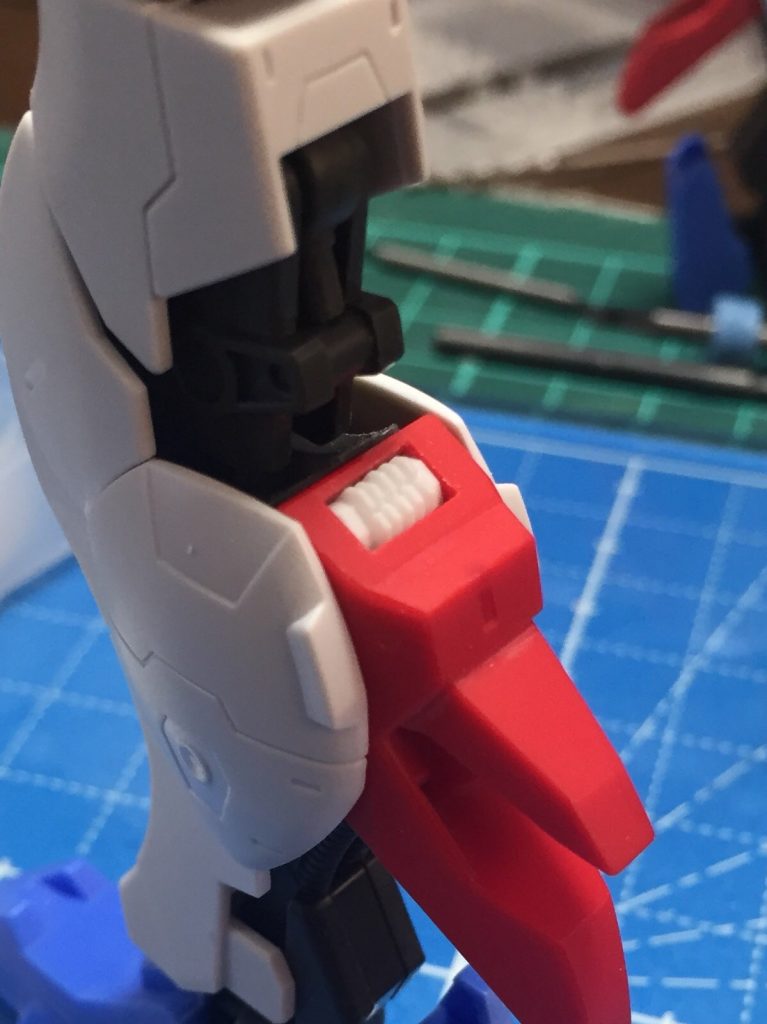 脚部に放熱フィン(シイタケ)のディテールを取り入れてみました。ディテールの形やディテールを取り入れた場所も違和感なくできたと思います。