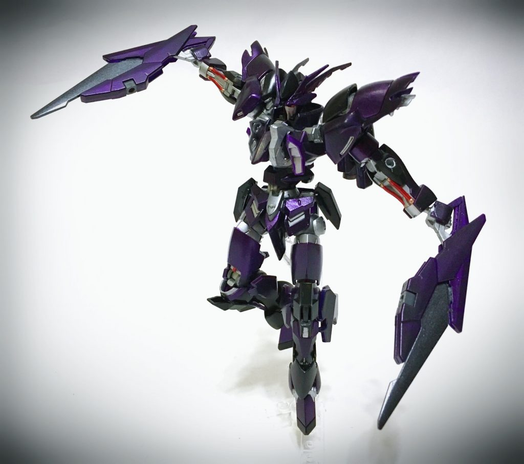 双剣アンサラー。柄のナックルガードが大きく、幅の広い刀身をしている。ナックルガードを畳んで使用するとこもできる取り回しの良い双剣。ただし、その分攻撃力は通常のロングソードと同等。