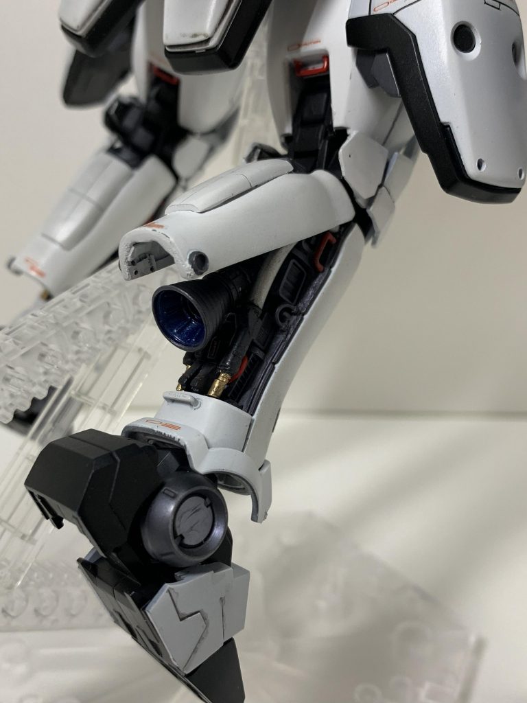 脚部バーニアを追加！細かなディテールによりメカ感を強調！