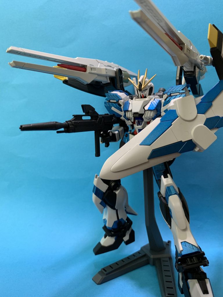 バースト。ランサーダートは残したままにしています。貫通力の高いミサイルはIフィールドを持つ巨大MAにも有効打になるはず。A装備にはサイコキャプチャーなる変な装備も付いていたし。変な装備は最高。