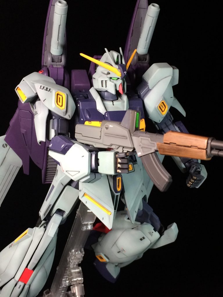 ライフルの木目調はスケール無視の雰囲気重視です。