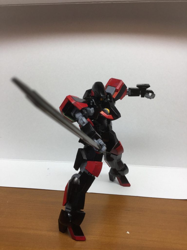 刀を抜き放つイメージで
…ポージングセンスが無くて申し訳ない