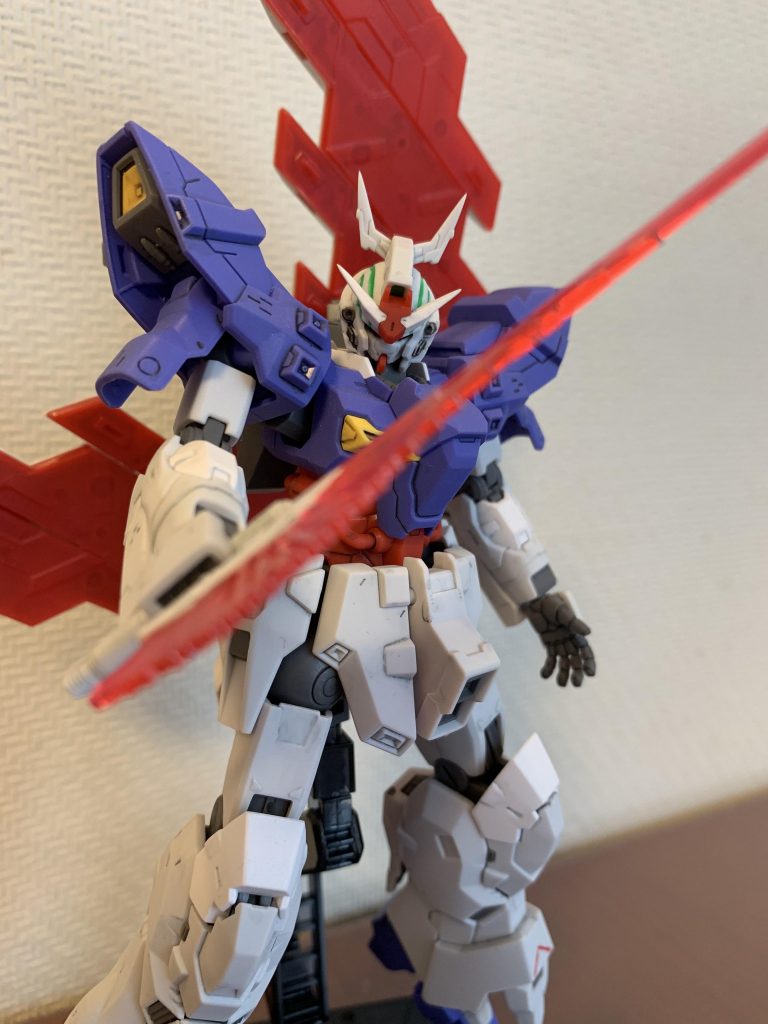 パーツ数が多かったり細かかったりで、RGとまでは行かなくともHGを作っているという感じがしませんでした。

同感してくださる方も、いらっしゃるのではないでしょうか…？