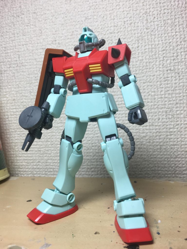 塗装前の写真。

9割HGUCジムで、そこにガルマザクの各種パーツや市販パーツ等で型にしてます。

絵を見てたら突如作らねばと急に思い立ち、役1週間で制作、4日で塗装という半突貫で作りました。

(尚、途中で某艦娘ゲームにより工作完了→塗装までに2週間空いてます…)