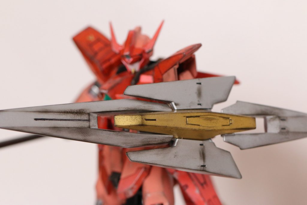 シールドは全体的にガンダムマーカーで。ウェザリングも、空中戦仕様で再現してみました。チリと粉塵による汚れが出るようにウェザリングシステムで。