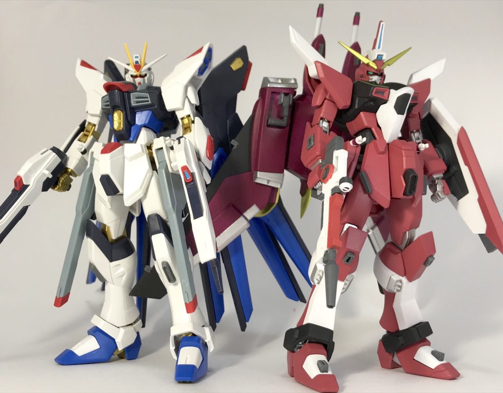 最後にストライクフリーダムと並べて
オープニングのシーンを再現。
正直これが一番やりたかった感あります。