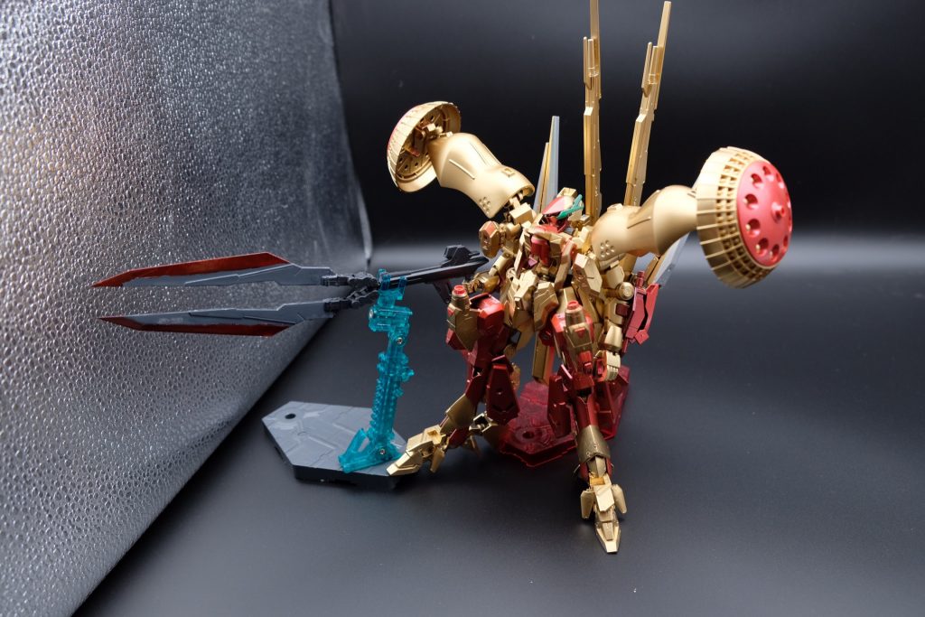 メイン武器のビヨネッタはちゃんと開閉ギミック付きのライフルになってます。