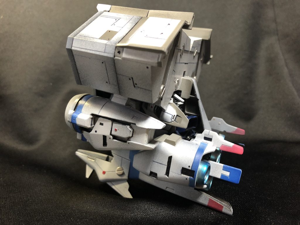 左側面。 Iフィールドジェネレーターは肉抜きがすごかったのでパテを入れ込んだらかなり重くなりました。