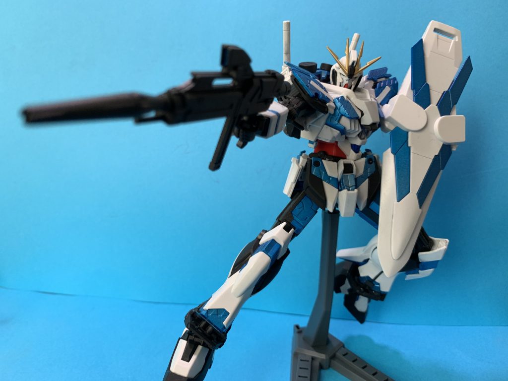 射撃。動かなそうでクネクネ動くので持て余し気味の可動性能です。楽しい。