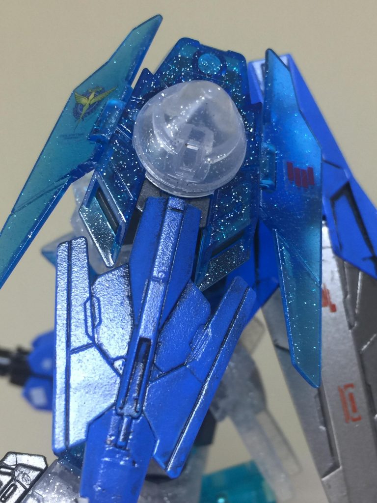 見えにくいですが
GNドライブに ガンプラのキャンペーンで
もらいました ソレスタルビーイングの
デカールステッカーを貼りました。
右側とバックパックは 最近 購入した
使いやすい 水転写デカールを貼りました。