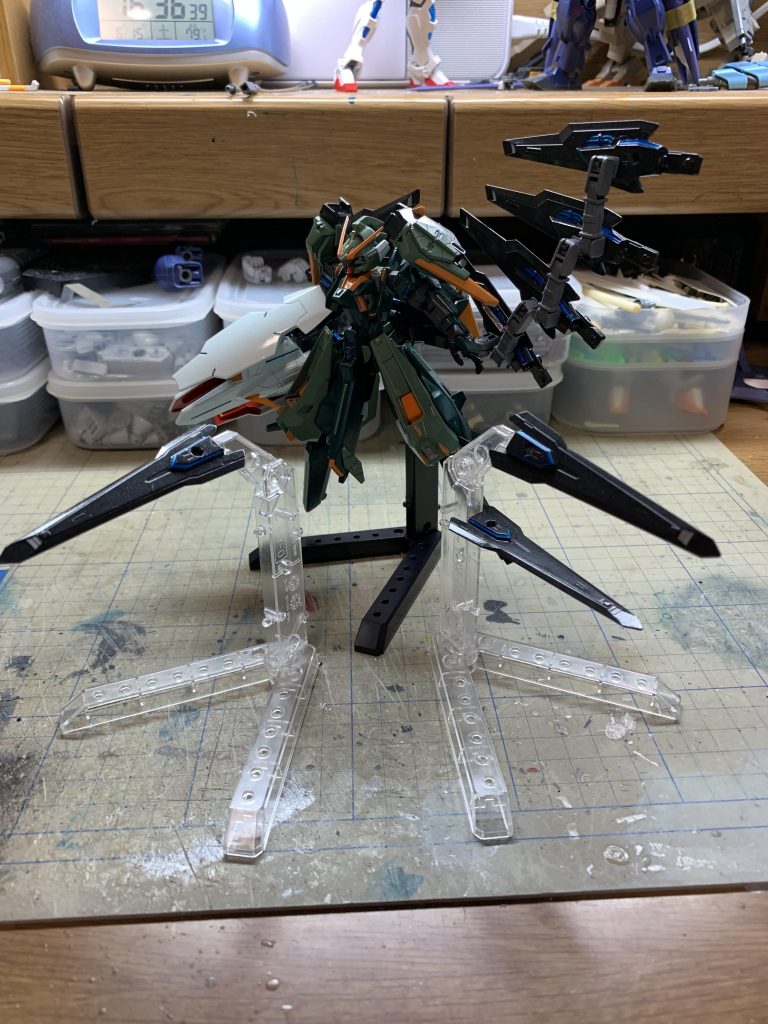 ソードファンネル射出。射撃はせず、相手を切り刻む。