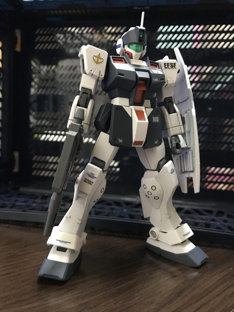 カラーはネイビーブルーを使っております。