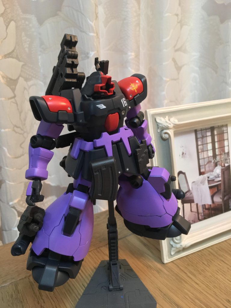 脚部ミサイルポッド