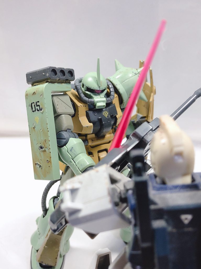 ビームサーベルは左のサイドアーマーにマウントしてあり取りやすくなっています