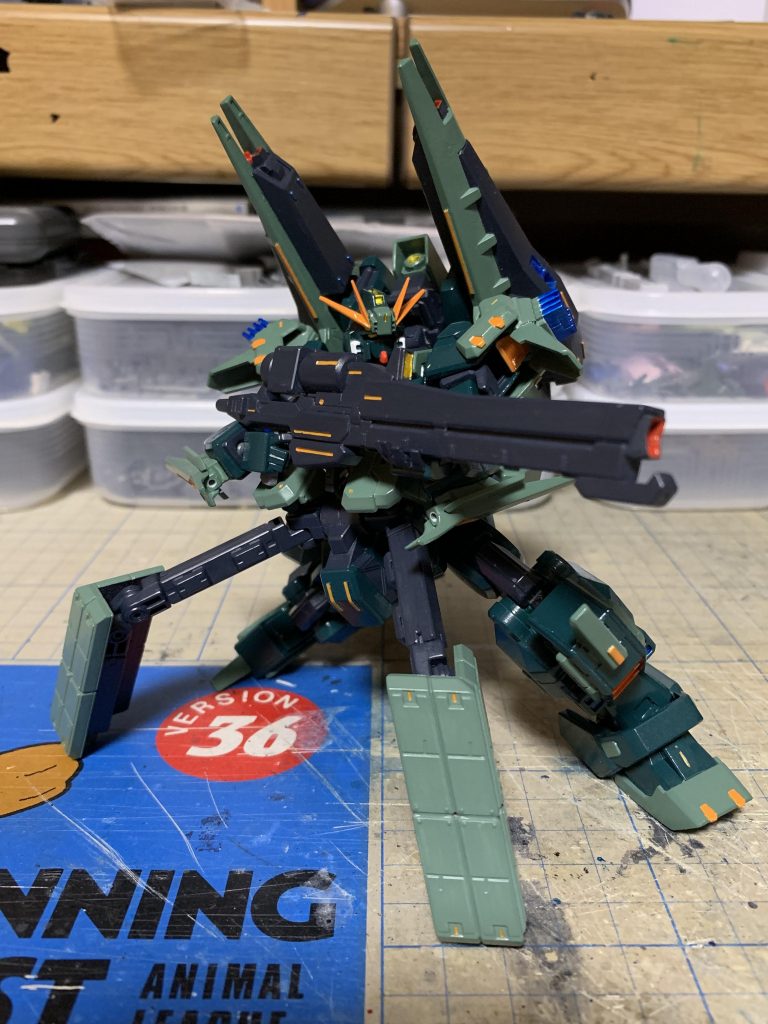 フル装備。ビームランチャー、ビームキャノン付シールドブースター×2、追加装備型サブアームユニットを装備。マークⅡの関節のおかげで片膝ついての狙撃ポーズも取れます。