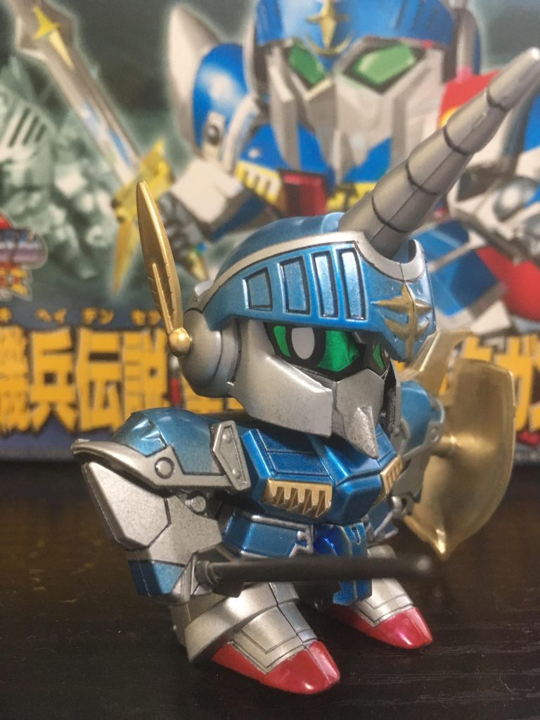 元キットは目の部分のシールがないので他のキットから移植しました