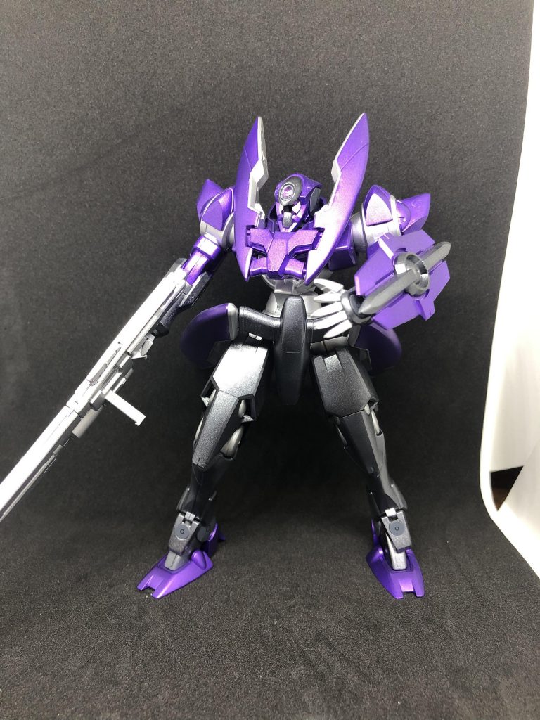 使用カラーはシルバー、メタルブラック、メタルバイオレットの三色です。