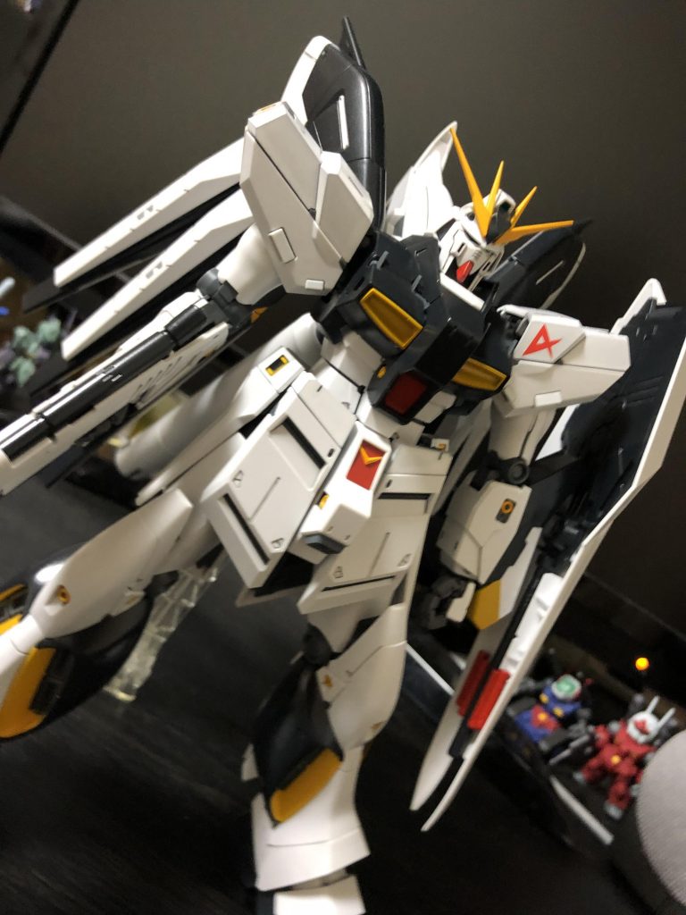 基本はνガンダムの配色ですが一部違う部分もあります また、劇中のイメージで作るのが好きなので余計なマーキングはしていません