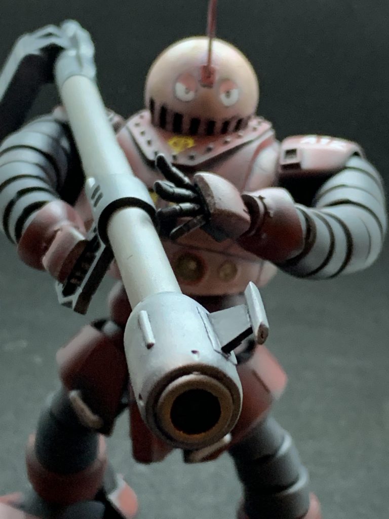 ウルトラ・ハイパー・ロング・バズーカを構えて