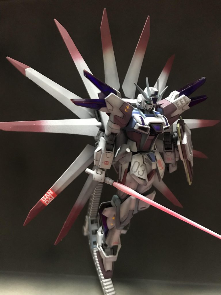 トゲトゲしいですよね…
なかなか斬新なデザインでびっくりします
まさかプラモ化されると思わなかった笑