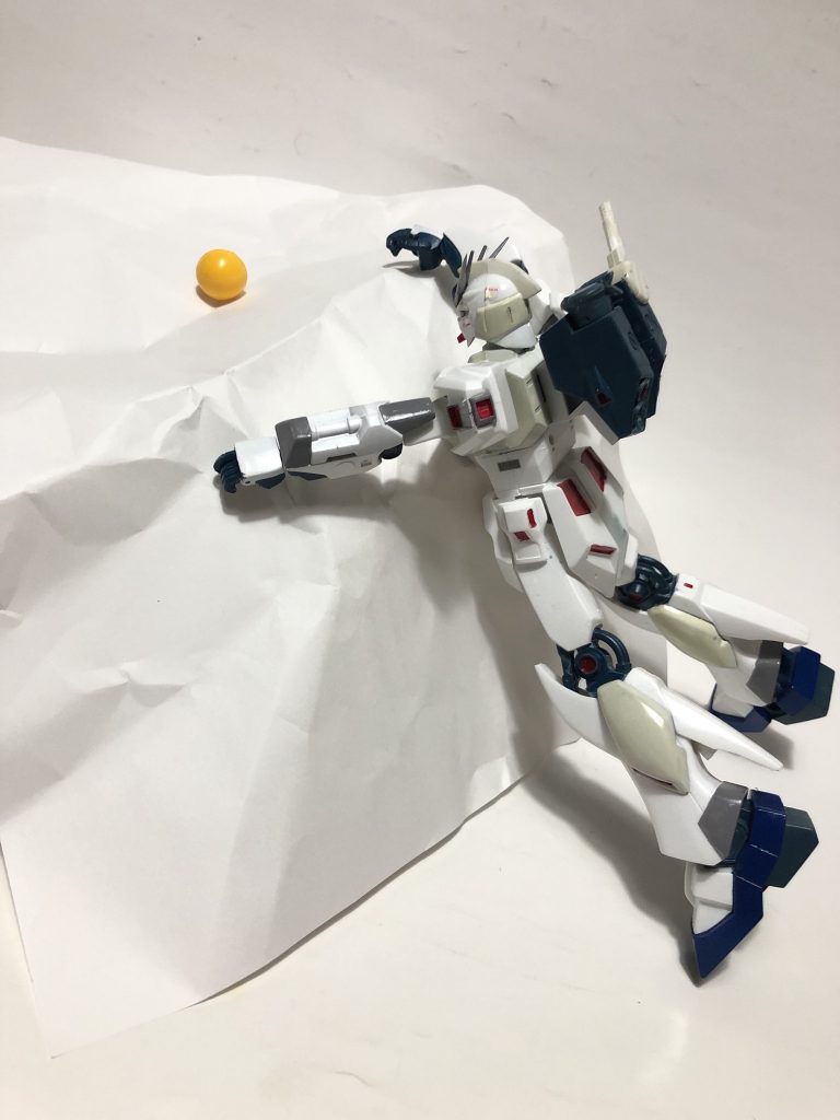 シャア 「私の勝ちだな。今計算してみたが、アクシズの後部は地球の引力に引かれて落ちる。貴様らの頑張りすぎだ」 
アムロ 「ふざけるな。たかが石っころひとつ、ガンダムで押し出してやる」 
シャア 「馬鹿な事はやめろ」 
アムロ 「やってみなければわからん」 
シャア 「正気か？」 
アムロ 「貴様ほど急ぎすぎもしなければ、人類に絶望もしちゃいない」 
シャア 「うわああっ…アクシズの落下は始まっているんだぞ」 
アムロ 「νガンダムは伊達じゃない」