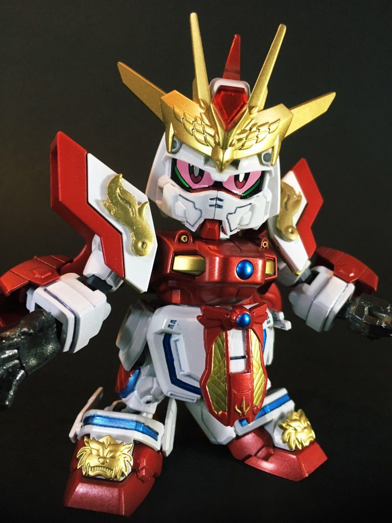 「代々楚の王に仕える名門の家柄。しかし暴君・平王デビルガンダムに敬愛する父と兄を殺され、復讐の鬼と化す!愛と怒りと悲しみのシャイニング・ヒートロッドは、屍者に鞭打つ凄絶な執念で奮う必殺技。