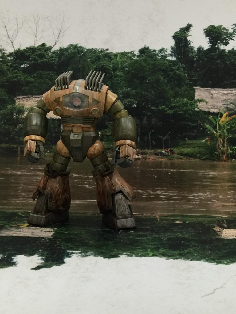 成人してから初めて全塗装まで施し、完成したガンプラです。それまでは素組みで終わるか、改造して塗装せず終わるかでした。