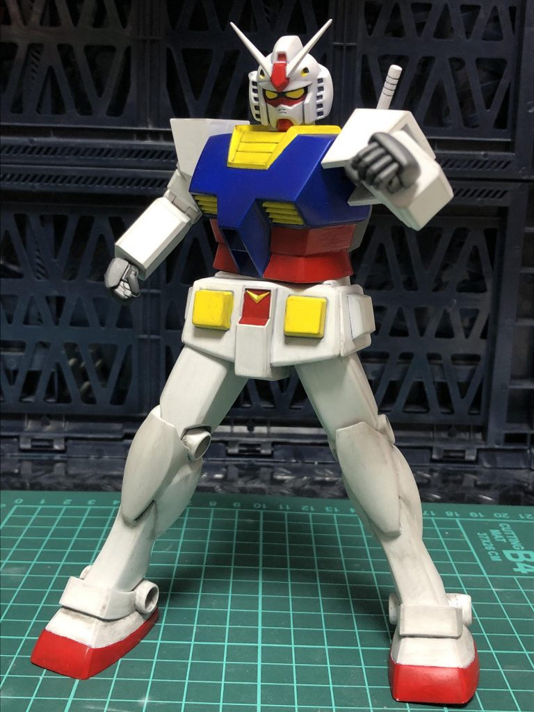 ザクの動力パイプを引きちぎれそうな、力強いポーズがとれます！