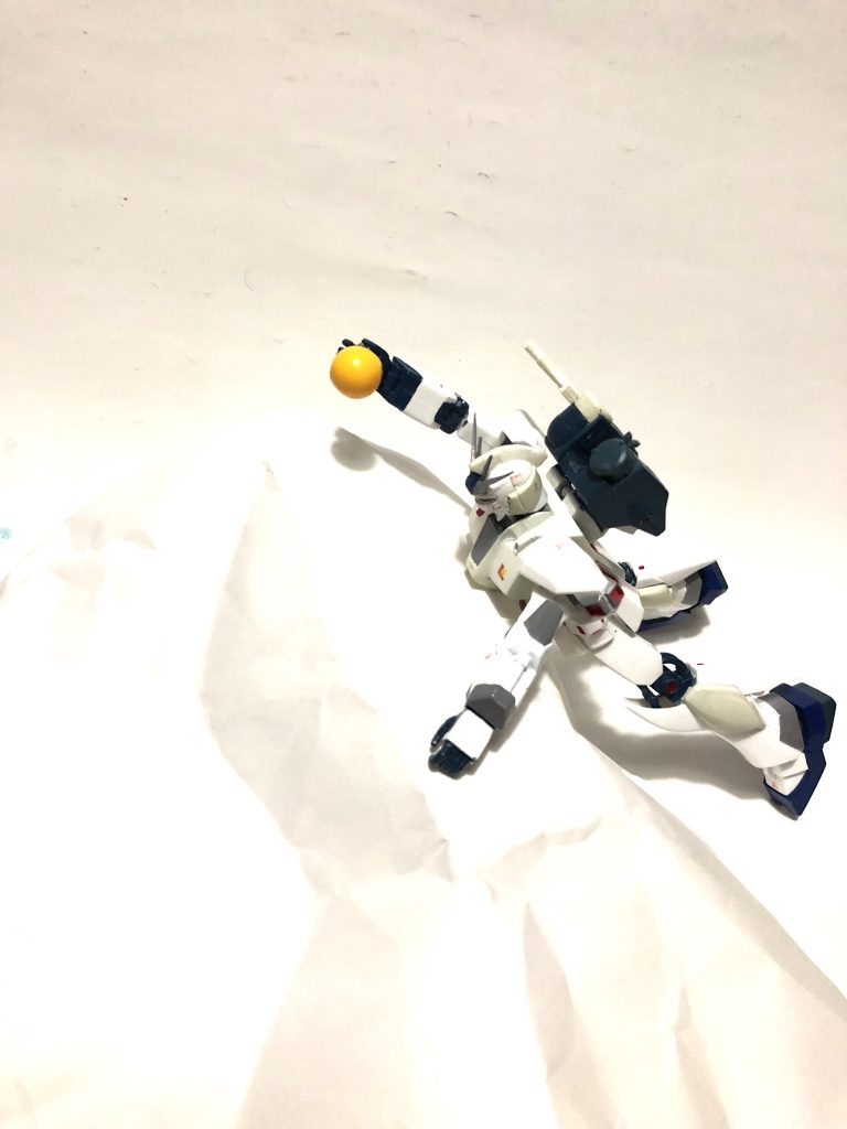 アムロ 「逃がすかよ」 
シャア 「捕まった？しかし、もう遅い」

シャア 「命が惜しかったら、貴様にサイコフレームの情報など与えるものか」 
アムロ 「なんだと？」 
シャア 「情けないモビルスーツと戦って勝つ意味があるのか？しかし、これはナンセンスだ」 
アムロ 「馬鹿にして。そうやって貴様は、永遠に他人を見下すことしかしないんだ」