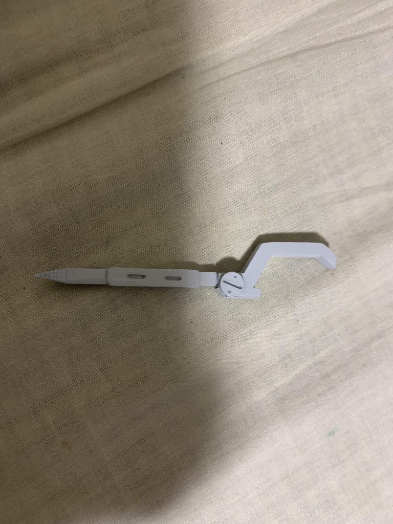 旧武器セットのヒートホークが小さめ&MGハイザックのヒートホークがデカさに惚れ込み、一回り以上デカいヒートアックスとしてスクラッチしました^_^