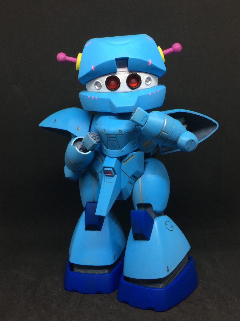 胴体だったものが上に登って頭部に、クリクリお目目になりました。