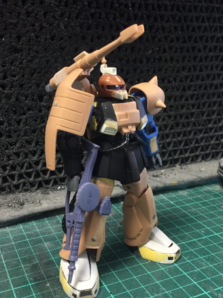 脚のスリットはプラ板とポリパテで気合いで作成。初のポリパテ使ったのですがこれはスグレモノですね…愛用します(`✧ω✧´)