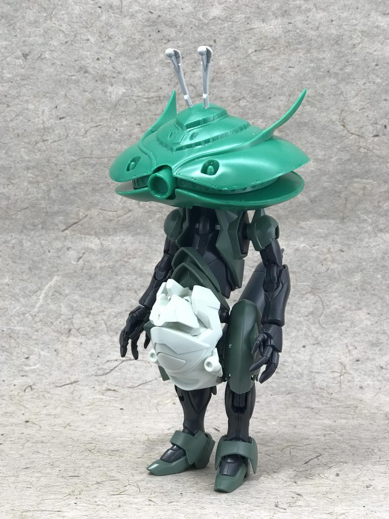 ここからは制作工程です。
塗装前はこんな感じ。
ビグザム以外は、ほぼダナジンとGセルフスタンドです。
ビグザム め はヘルムヴィーゲの牛ツノを逆さまにぶっ刺してます。
