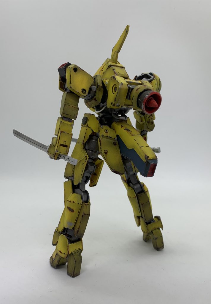 ウェザリング練習用の作品なので改造などは特になし。
ウェザリング以外で手が入ってるのはバーニアをビルダーズポーツに置き換えたのとふくらはぎの合わせ目消しくらいです。