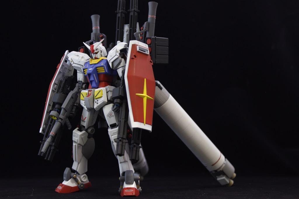 基本的にはファーストをベースにFAユニコーンの装備を取り付けています。
所々レッドウォーリアのパーツを使用し今風のデザインも取り入れています。