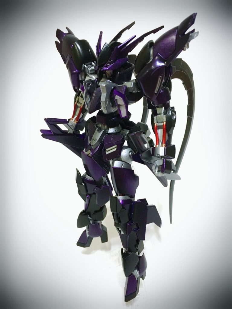 リアスカートに追加ラックを装備することでアンサラー、ショーテルの両方を懸架することが可能。