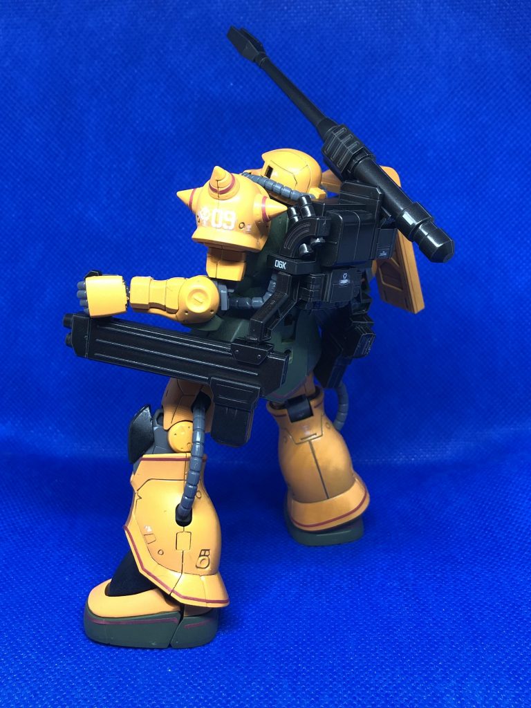 いつもの如くバックショット。マーキングシールの貼りがやっぱり雑い...指太めだから苦手なんですよねホント