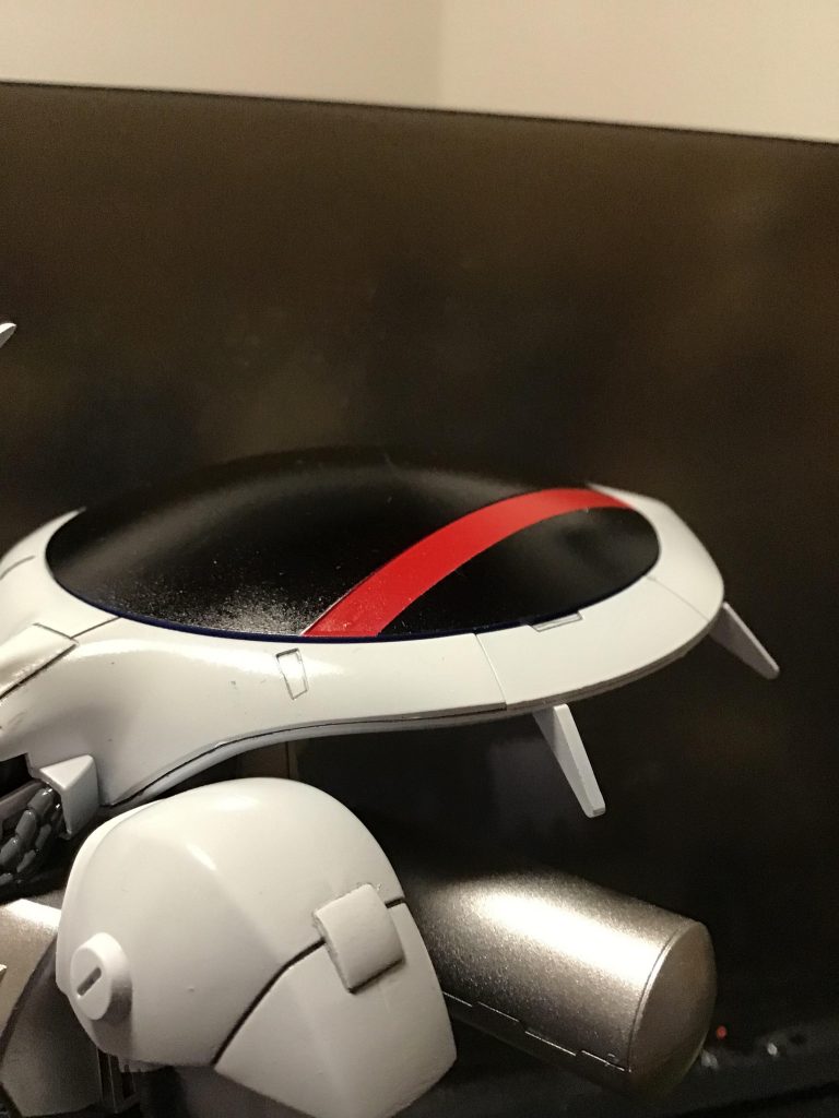 レドームのところはマスキングで塗り分けました。