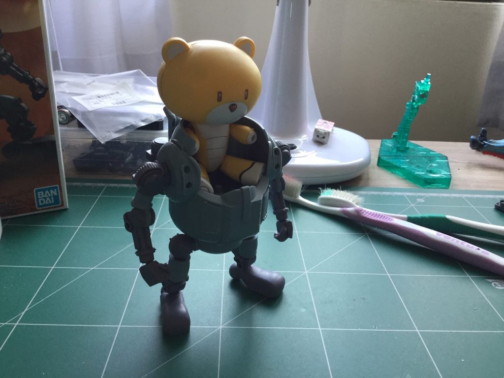 プチッガイを座らせるだけなら無改造で可能となっています。もう１機つくりたいと思っていますので、今度はこんな感じで、武装したタイプを作るのも楽しそうです。(^^♪