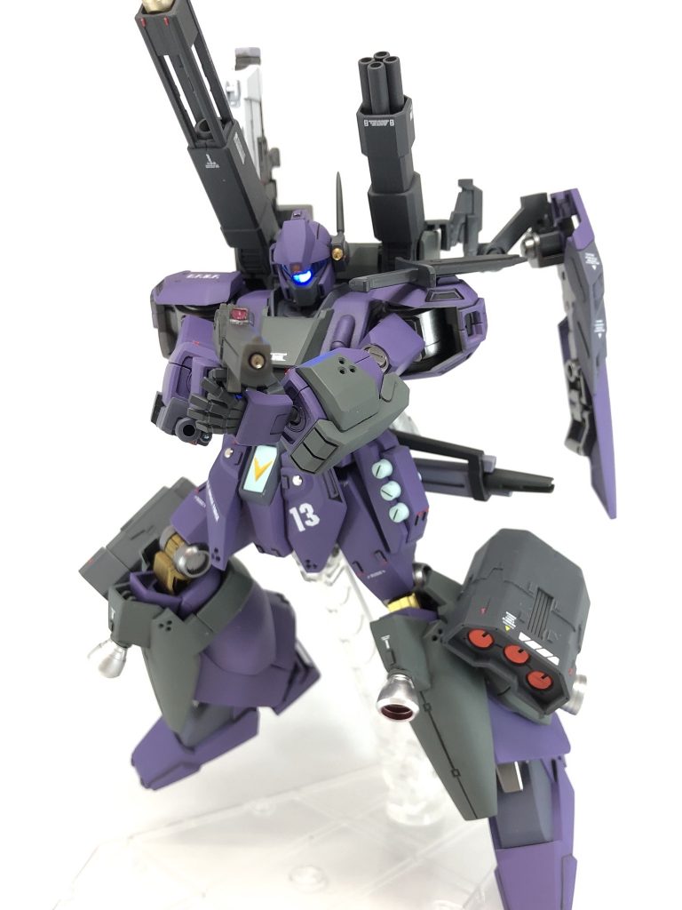 ・ハンドガン
エコーズのコンロイ機に装備されていたハンドガンと同様のもの。
短射程、低威力ではあるが取り回しが非常に楽。白兵戦、コロニー内での戦闘、潜入戦で効力を発揮。