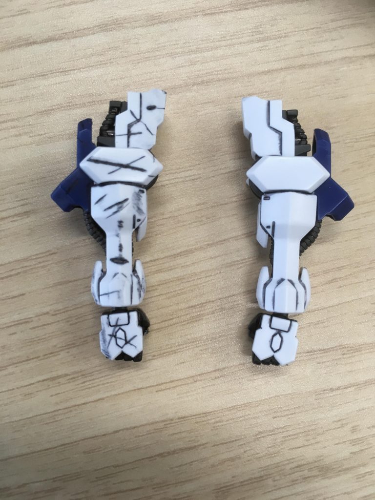 斬り傷、弾痕、擦り傷など、様々な傷を付けてみました。